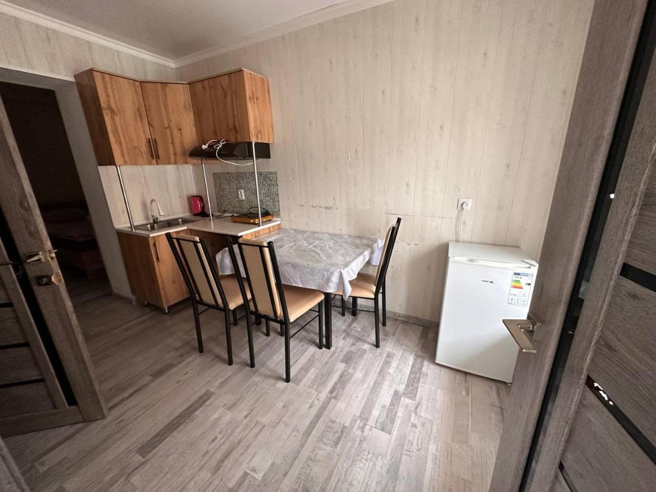 לינה וארוחת בוקר Naryn Pamko מראה חיצוני תמונה
